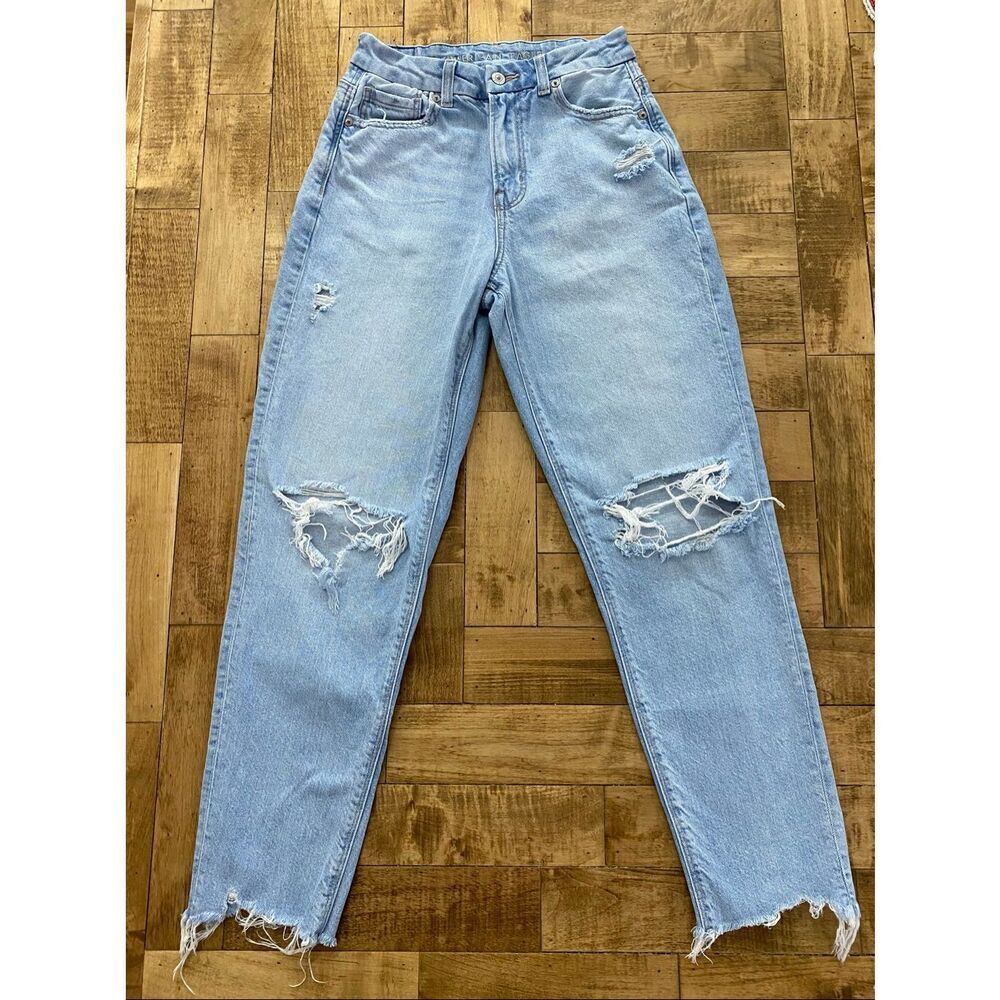 American Eagle Strigid Distressed Denim Women’s Jeans Sz 2